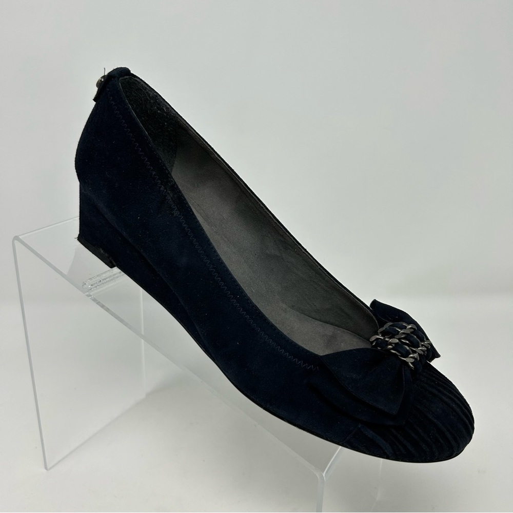 Stuart Weitzman Navy Blue Leather Wedges Size 8 ** with Ribbon Chain Toe Detail - Picture 2 of 14